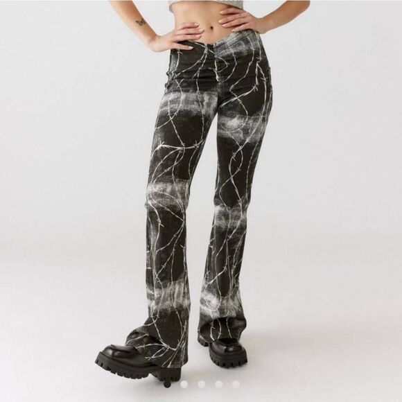 BDG Urban Outfitters Barb Wire Print Size 24 Ruched V-front Flare Jean - Picture 1 of 7